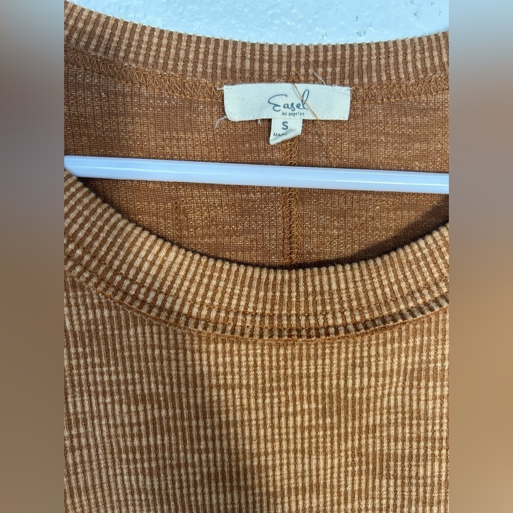 Love Patch / Patchwork Olive Rib Knit Top by Easel - Picture 4 of 6